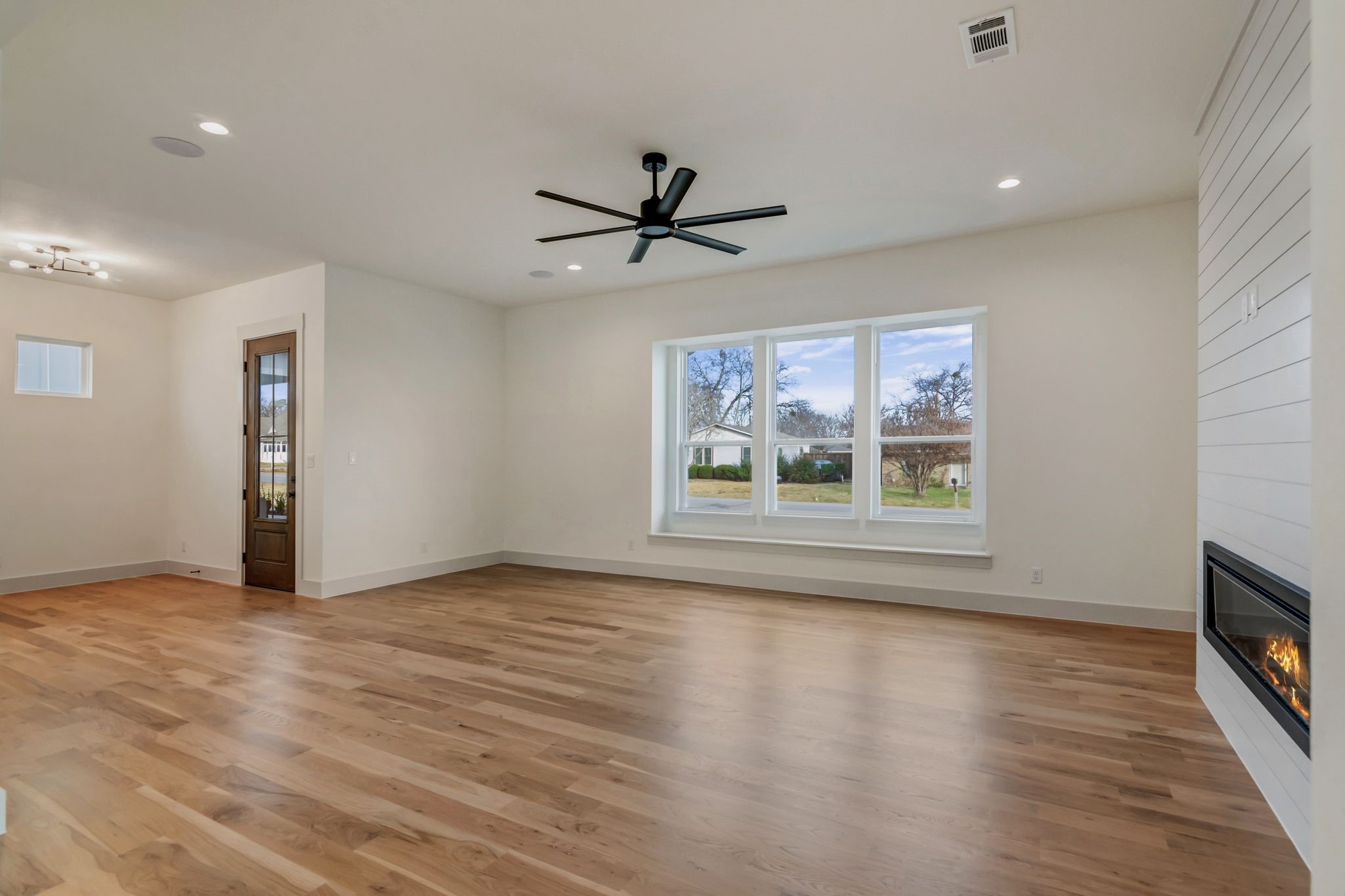 205 W 7th Street Justin TX 76247