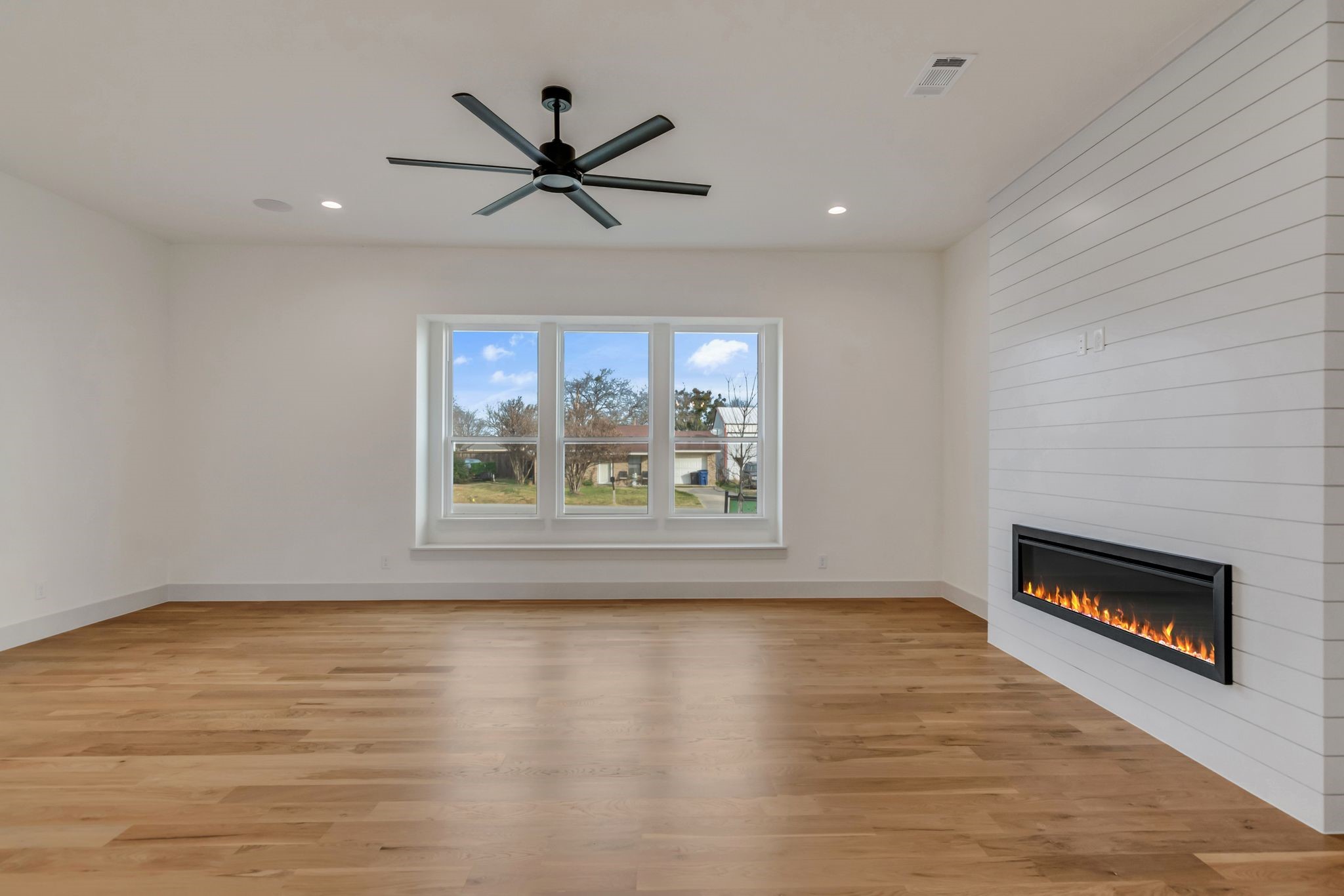 205 W 7th Street Justin TX 76247