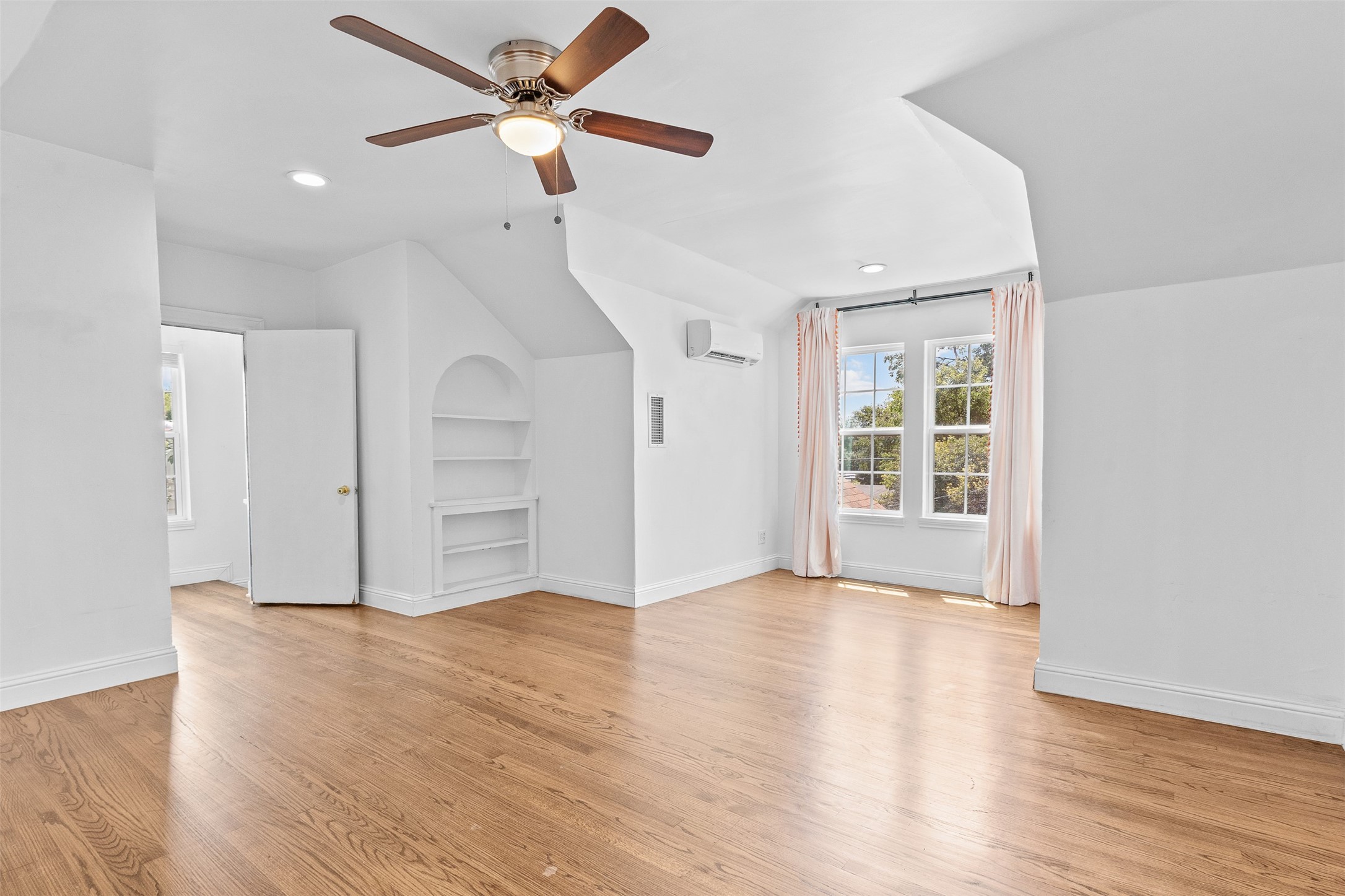 1902 Norfolk Avenue Dallas TX 75203