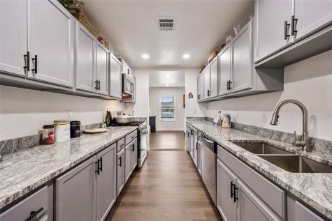 1005 Iowa Street Irving TX 75060