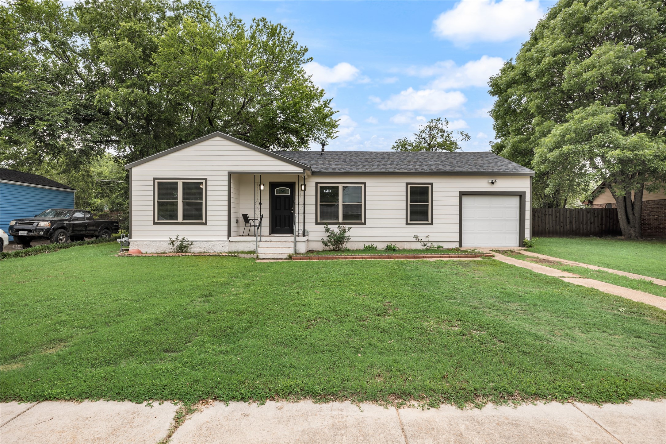 1005 Iowa Street Irving TX 75060