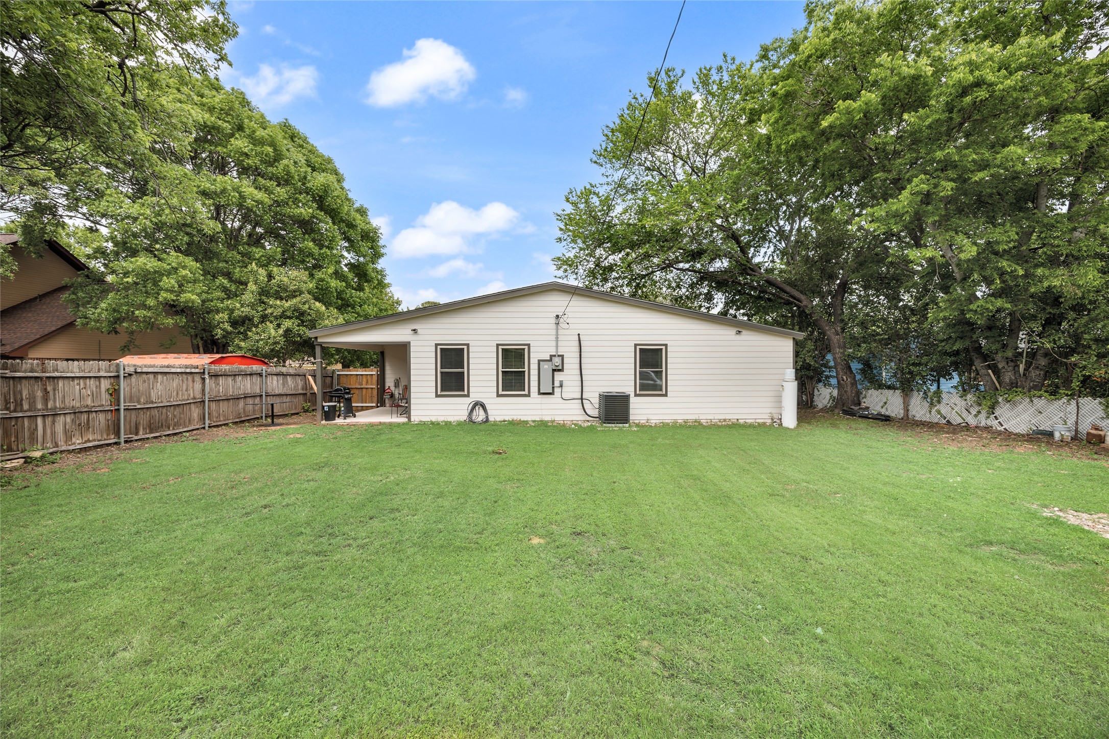 1005 Iowa Street Irving TX 75060
