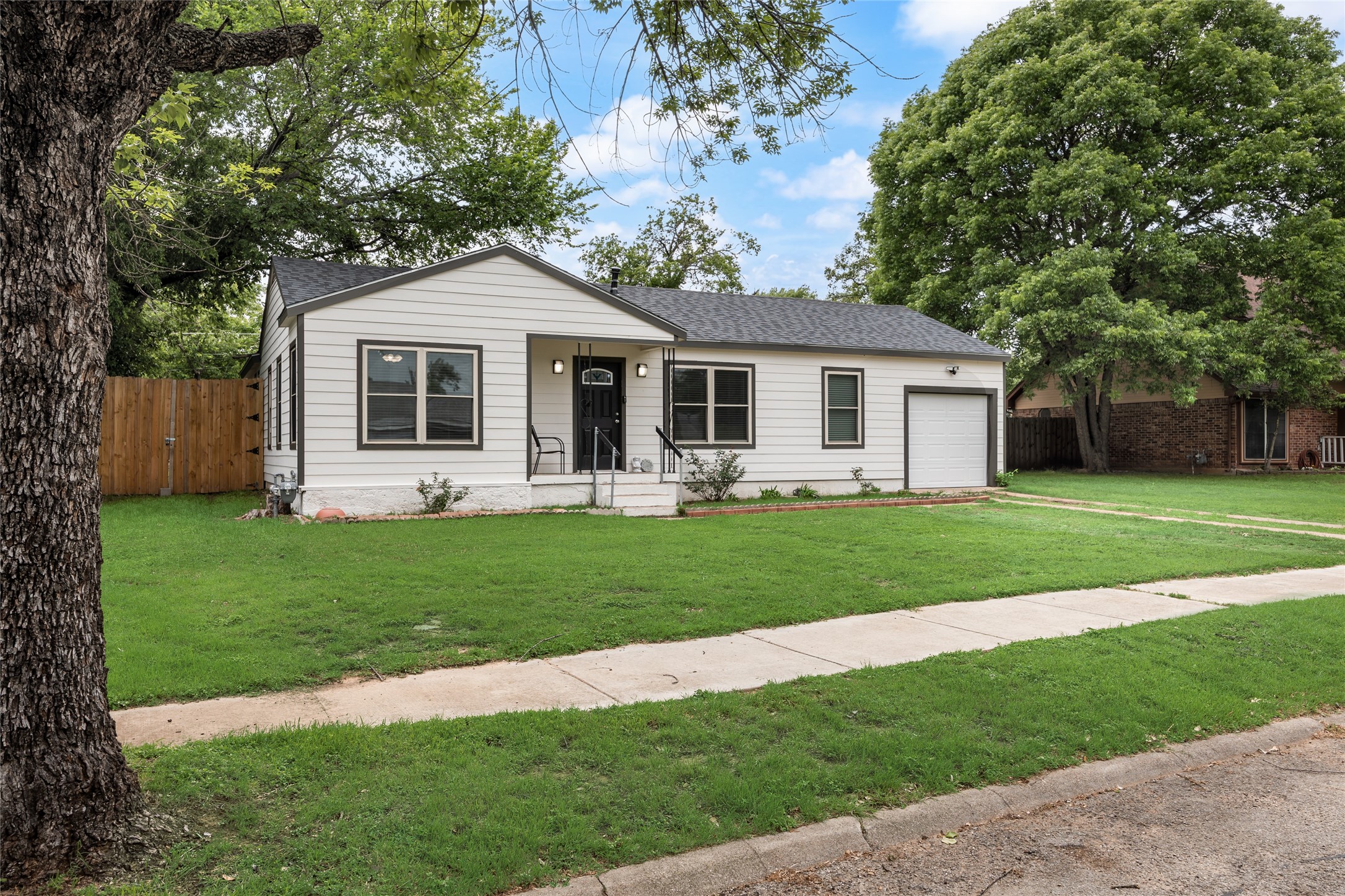 1005 Iowa Street Irving TX 75060