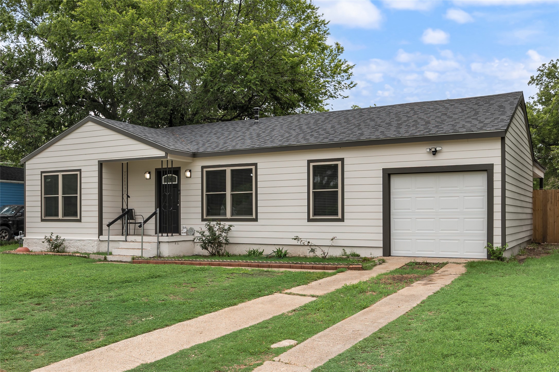 1005 Iowa Street Irving TX 75060