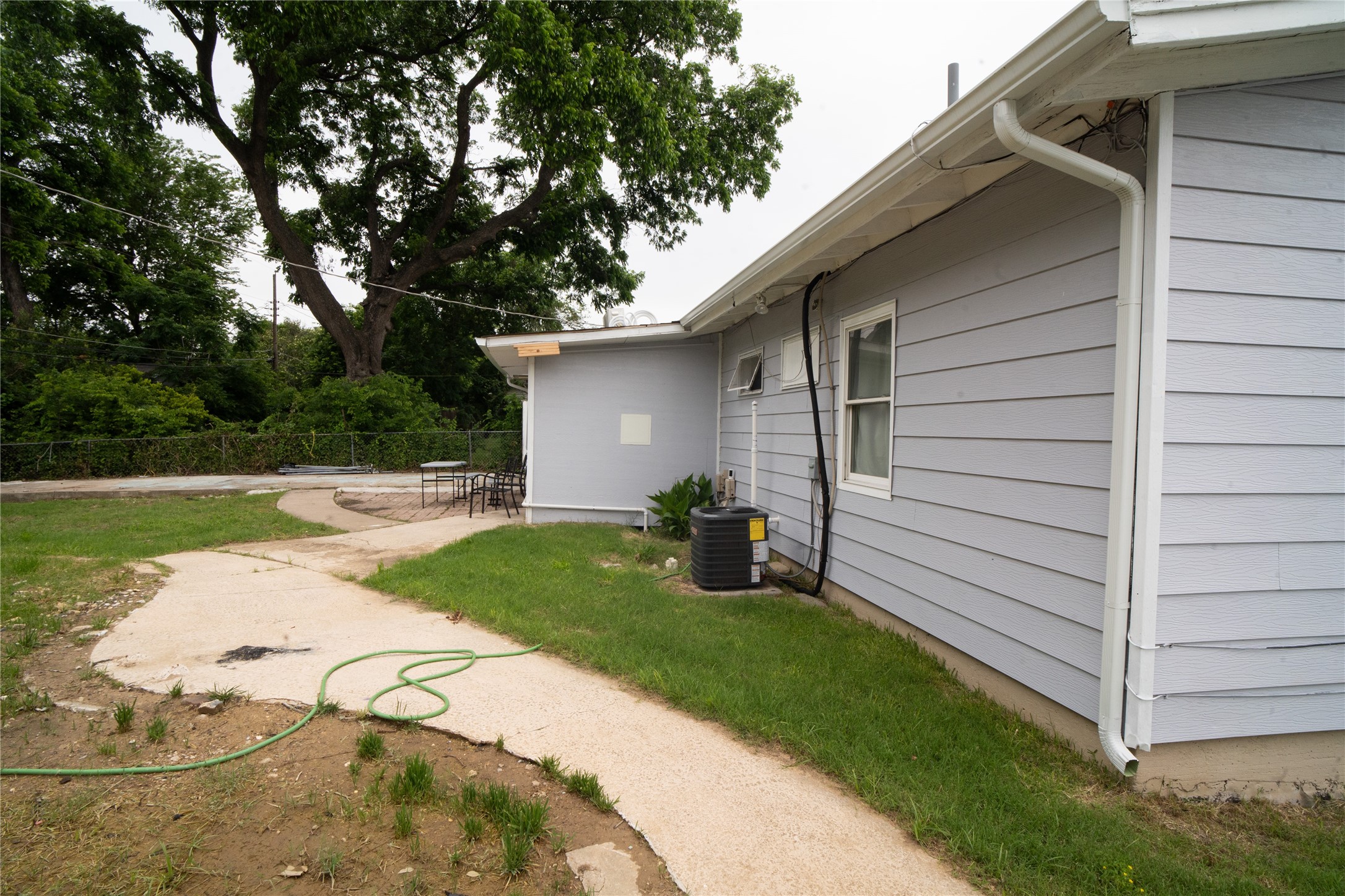 2136 Ridgeway Street Arlington TX 76010