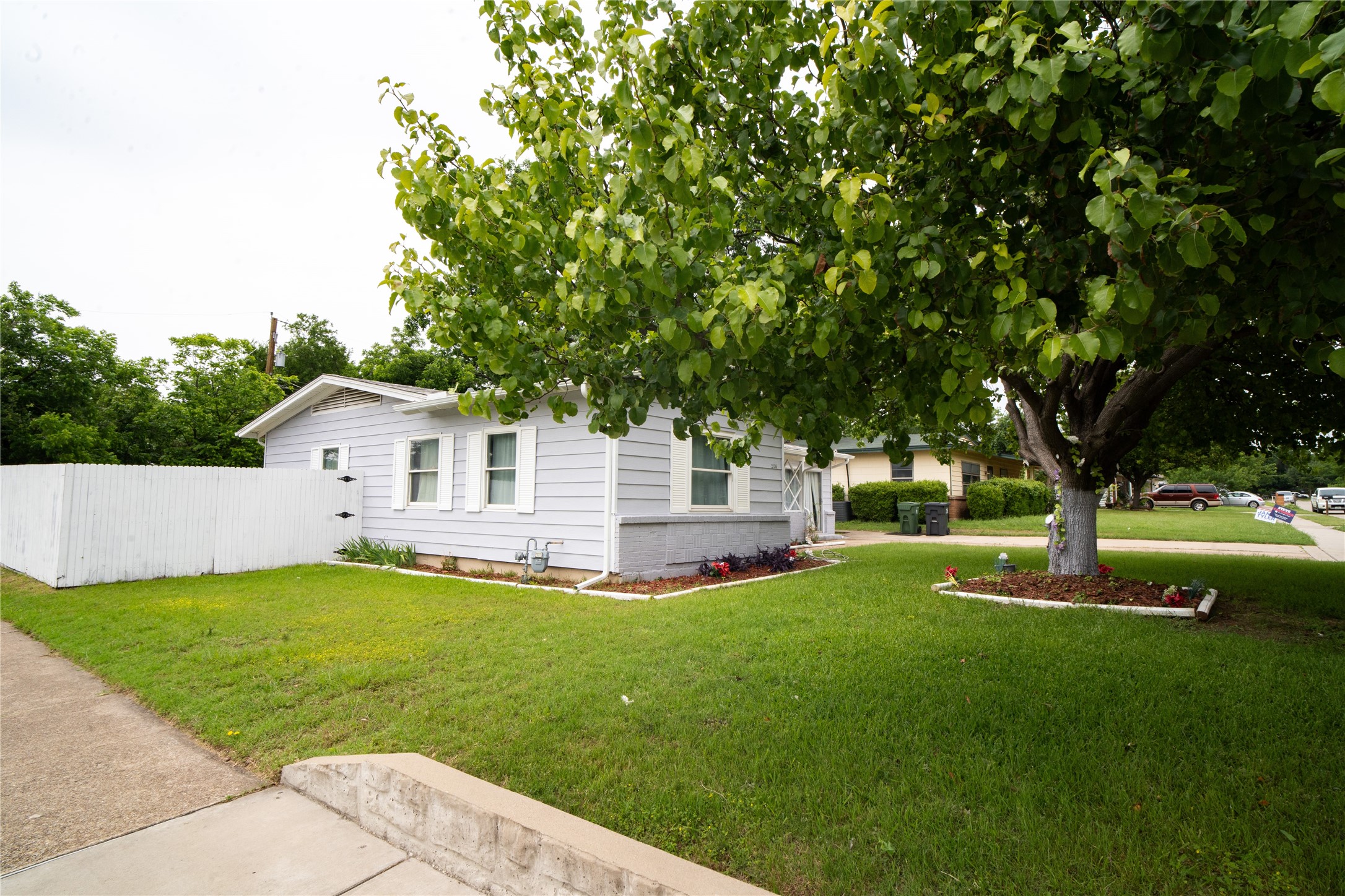 2136 Ridgeway Street Arlington TX 76010