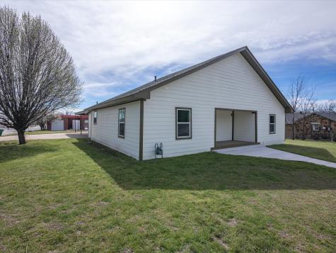 1117 N Mason Street Bowie TX 76230