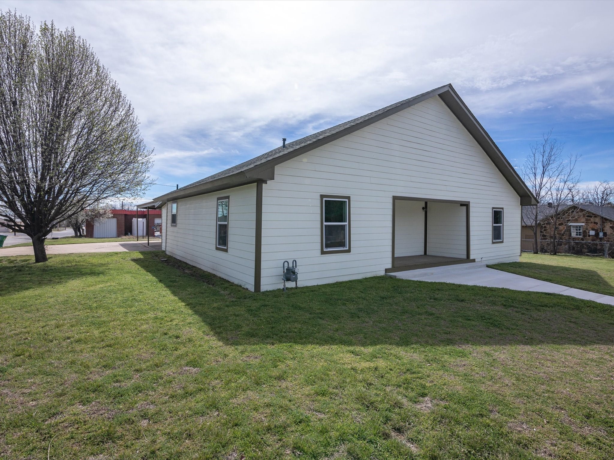 1117 N Mason Street Bowie TX 76230