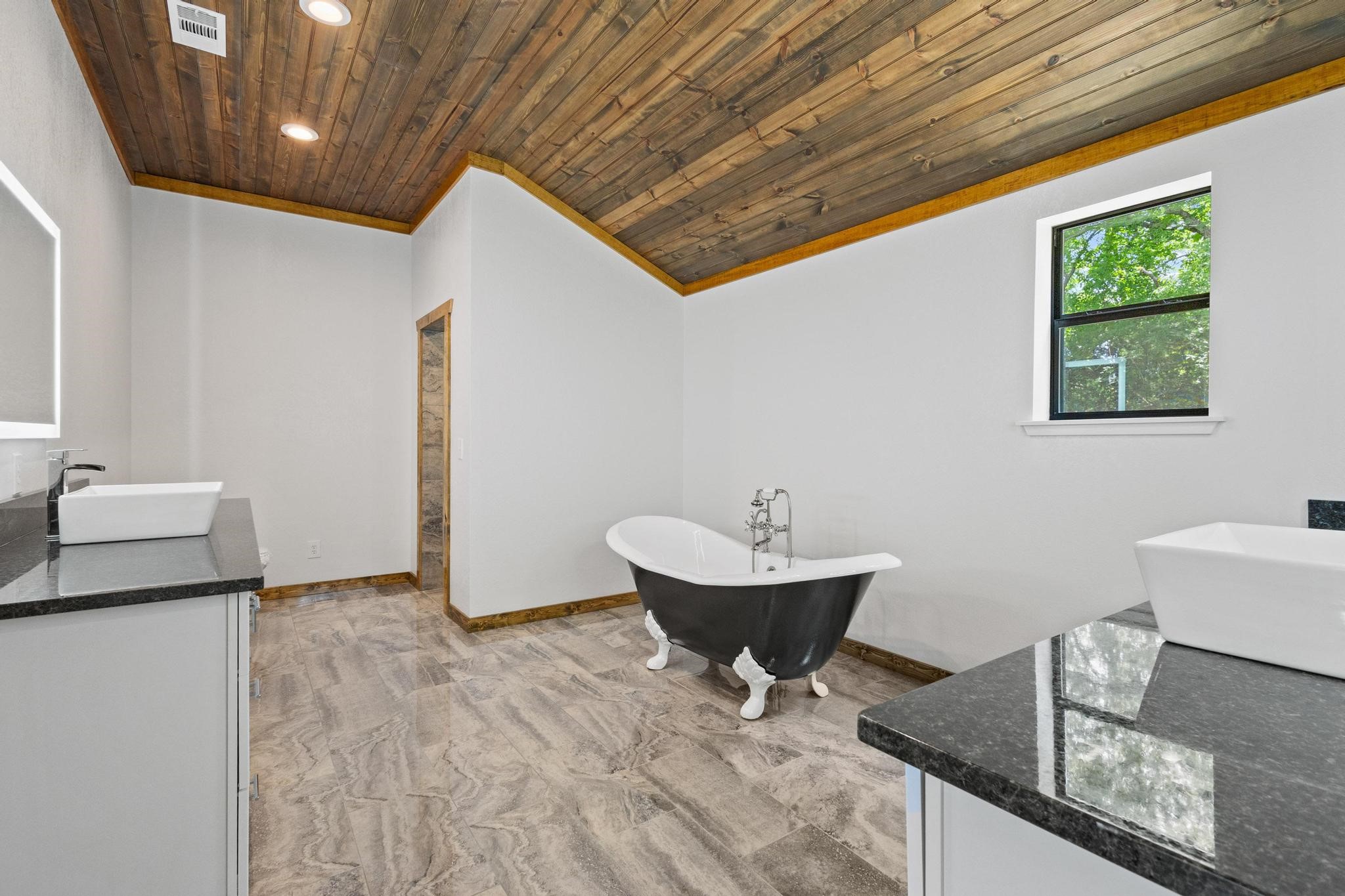516 County Road 27450 Honey Grove TX 75446