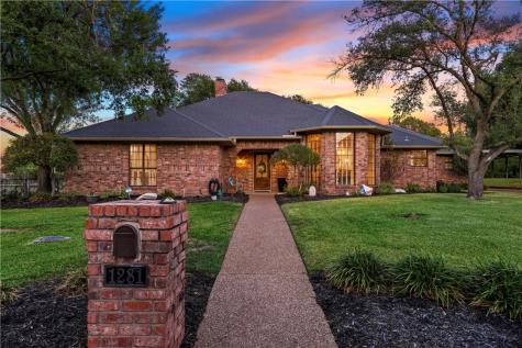 1281 Woodland West Drive Woodway TX 76712
