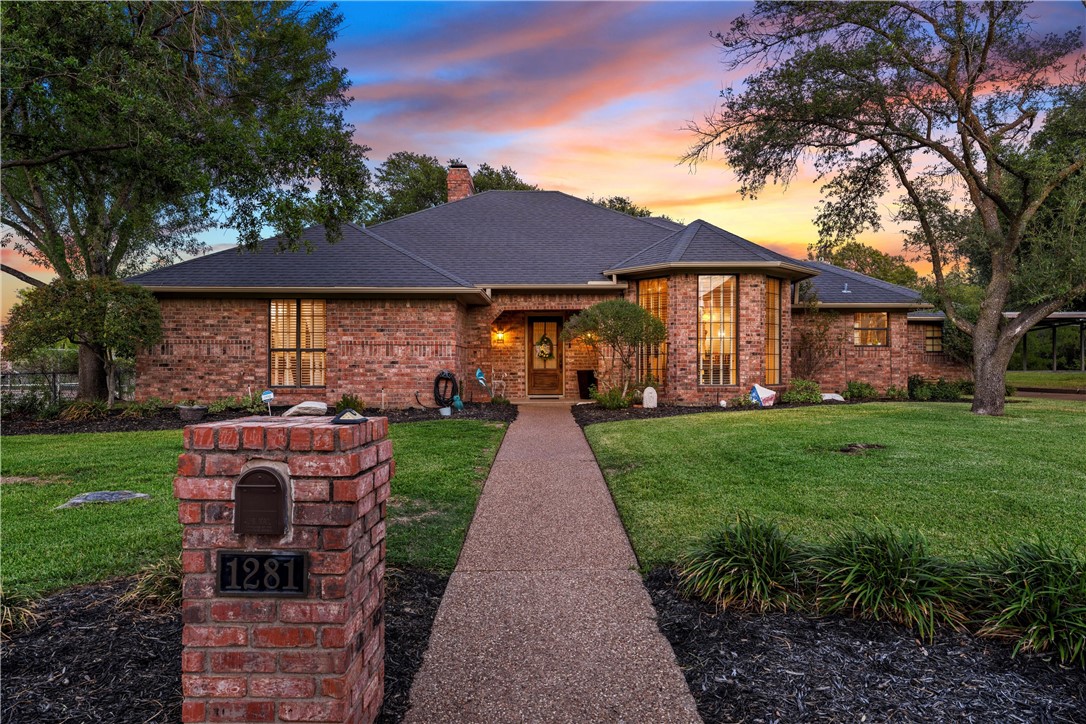 1281 Woodland West Drive Woodway TX 76712