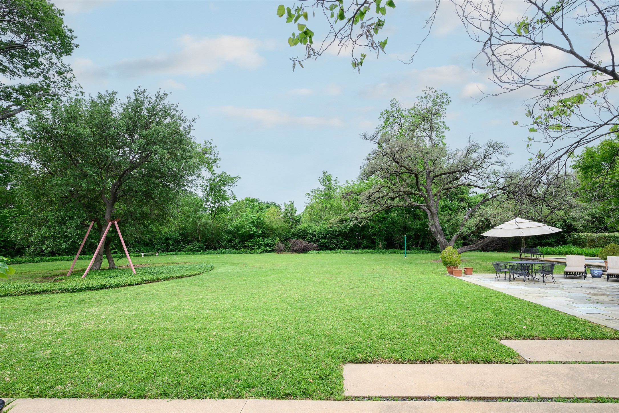 9333 Meadowbrook Drive Dallas TX 75220