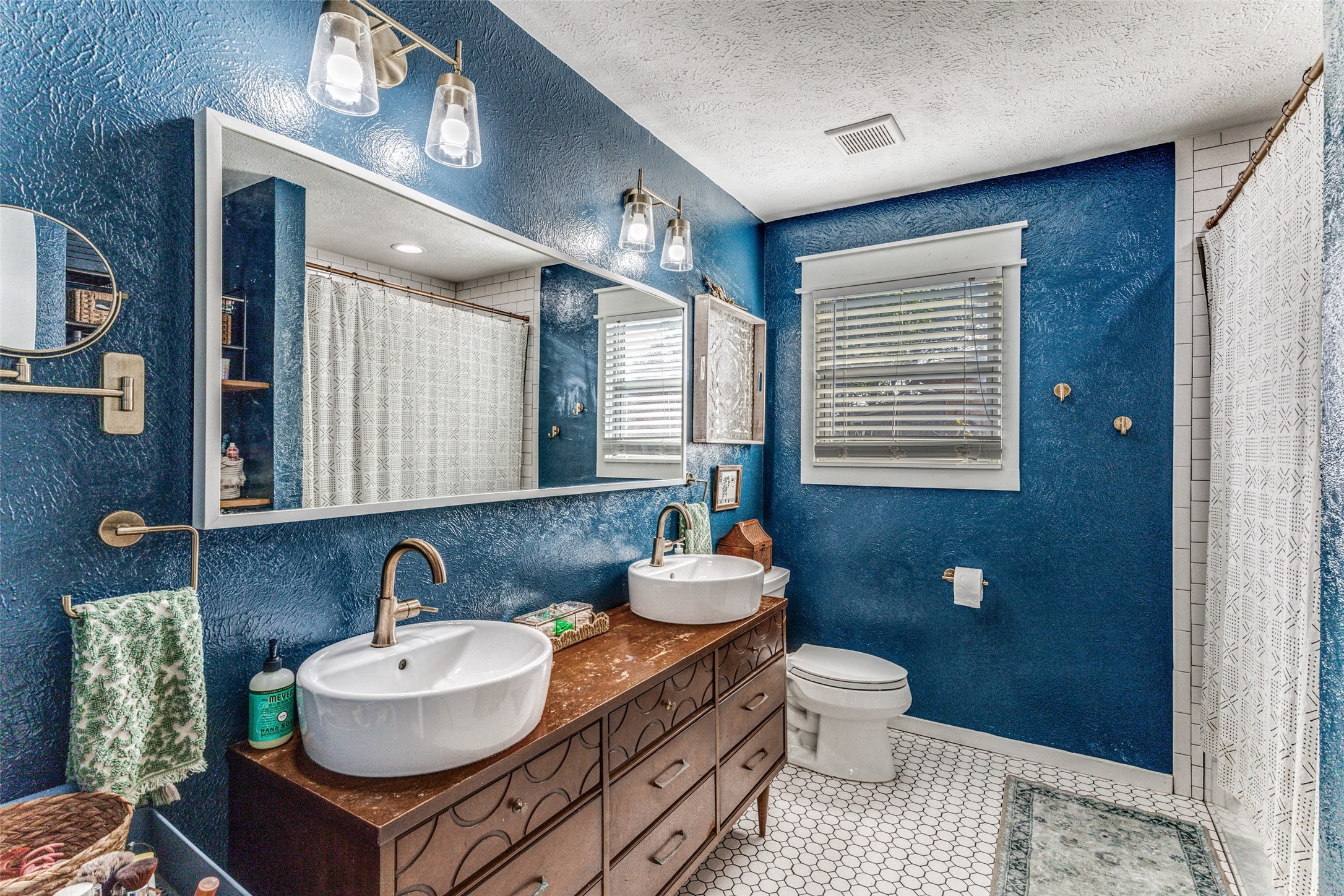 5716 Tracyne Drive Westworth Village TX 76114