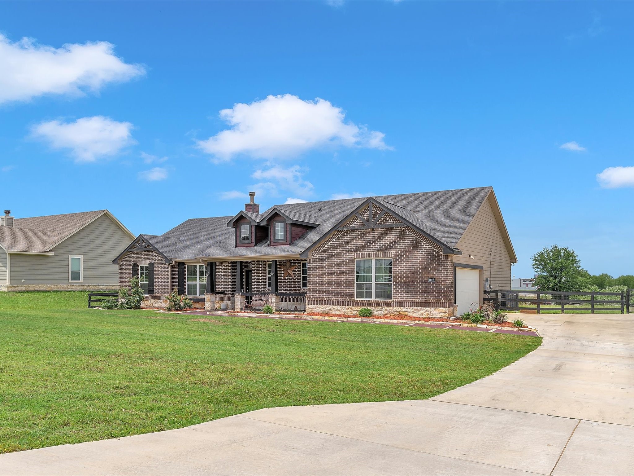 1013 Northern Oaks Court Springtown TX 76082