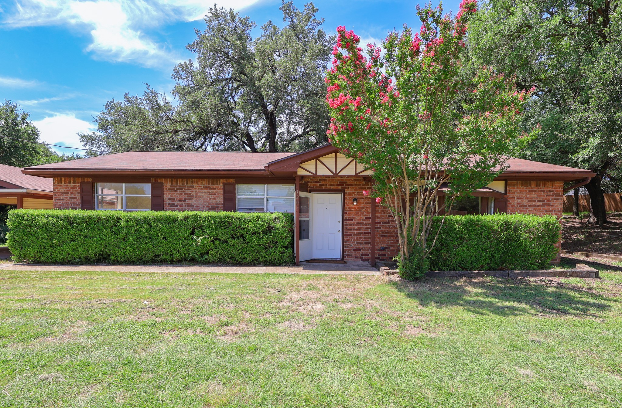 1203 E Apache Trail Granbury TX 76048
