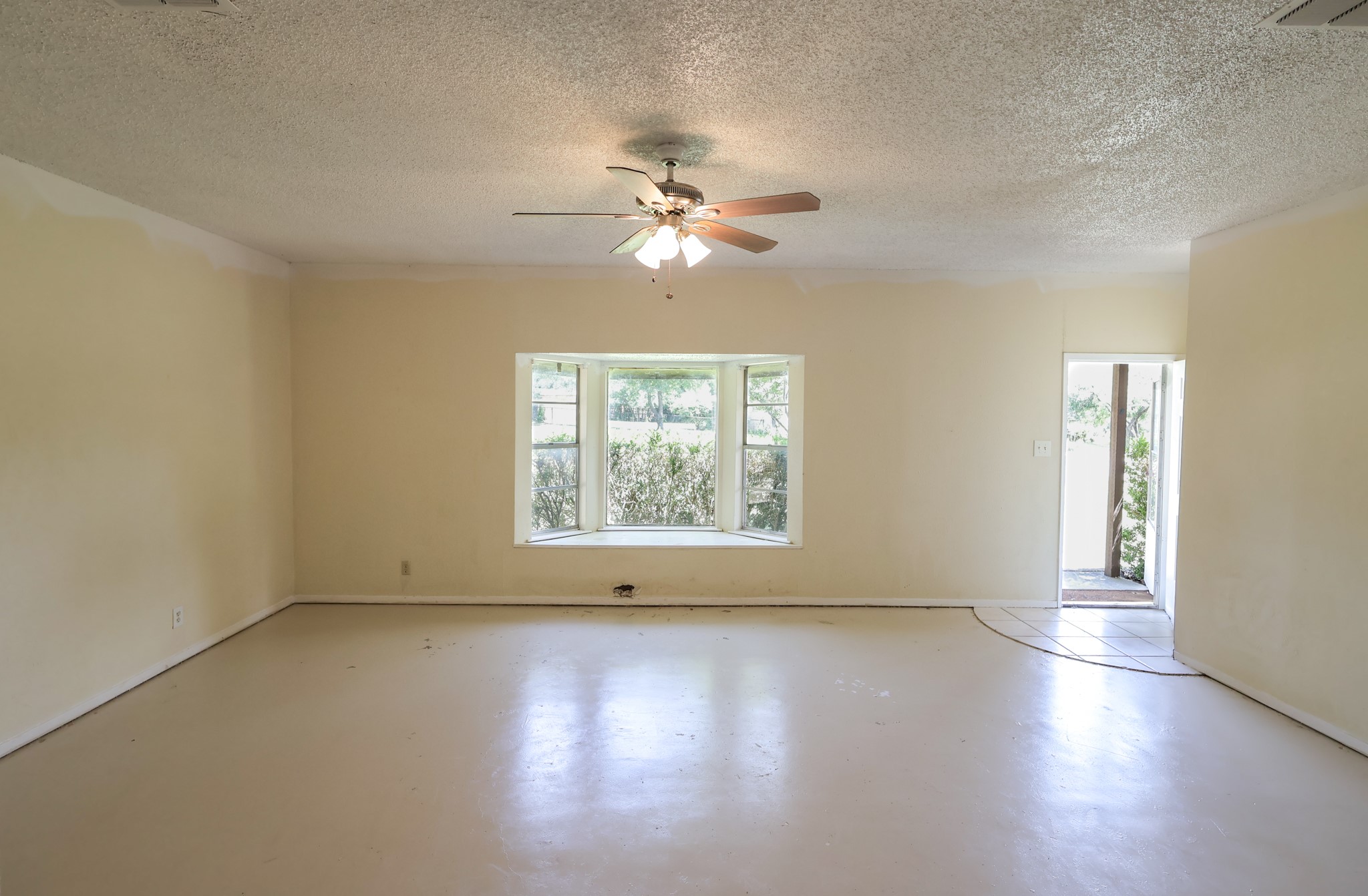 1203 E Apache Trail Granbury TX 76048