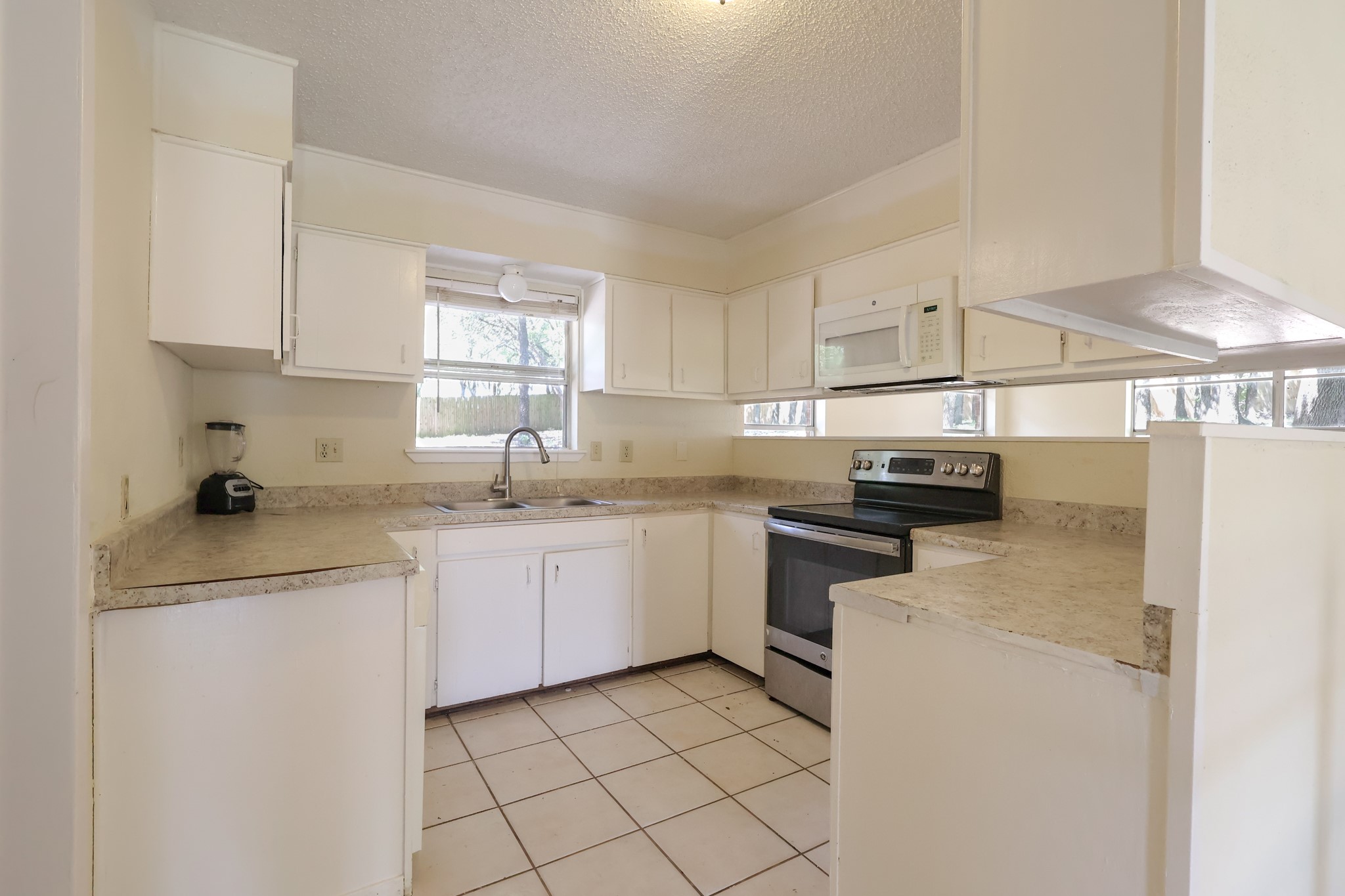 1203 E Apache Trail Granbury TX 76048