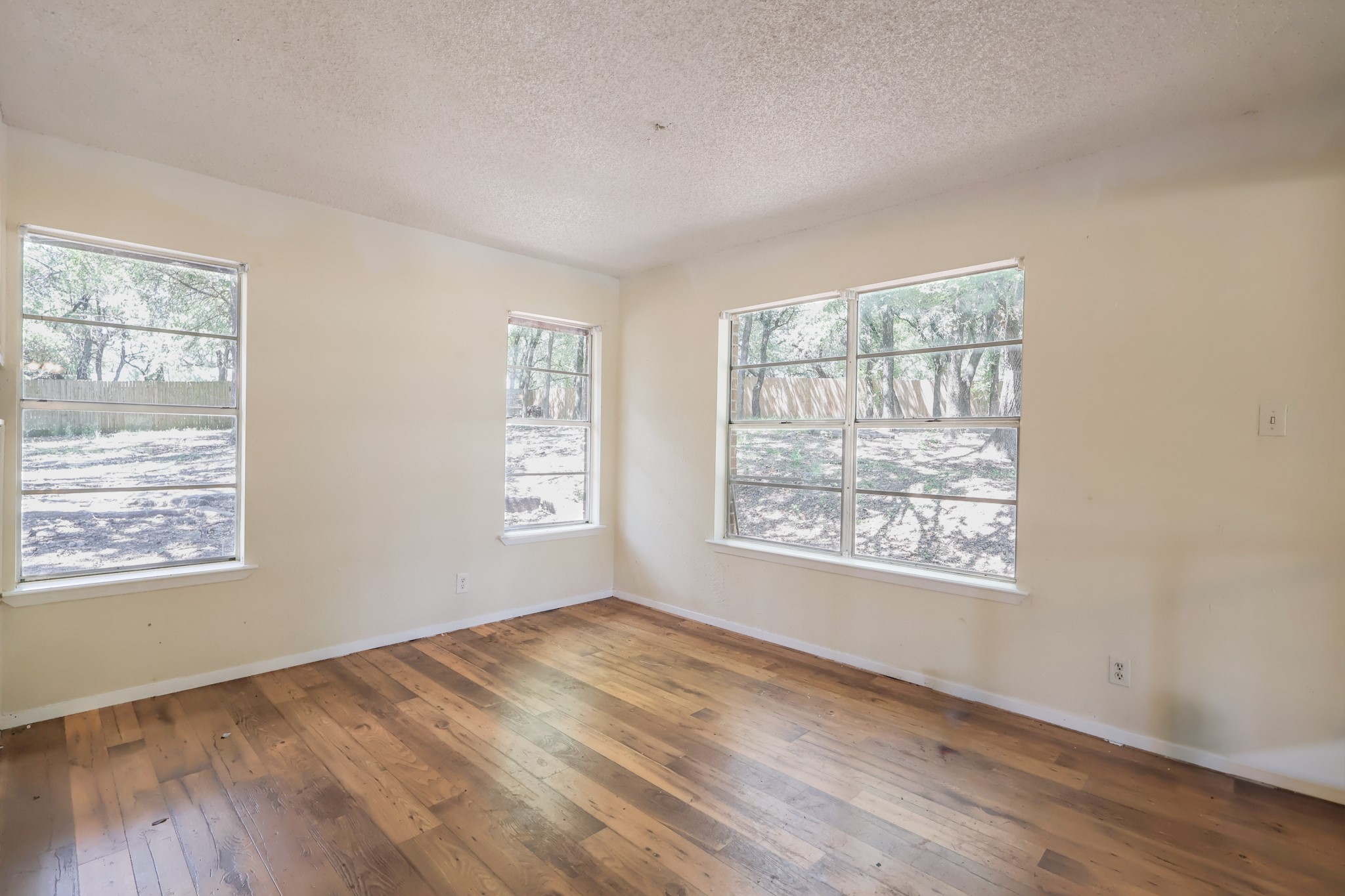 1203 E Apache Trail Granbury TX 76048