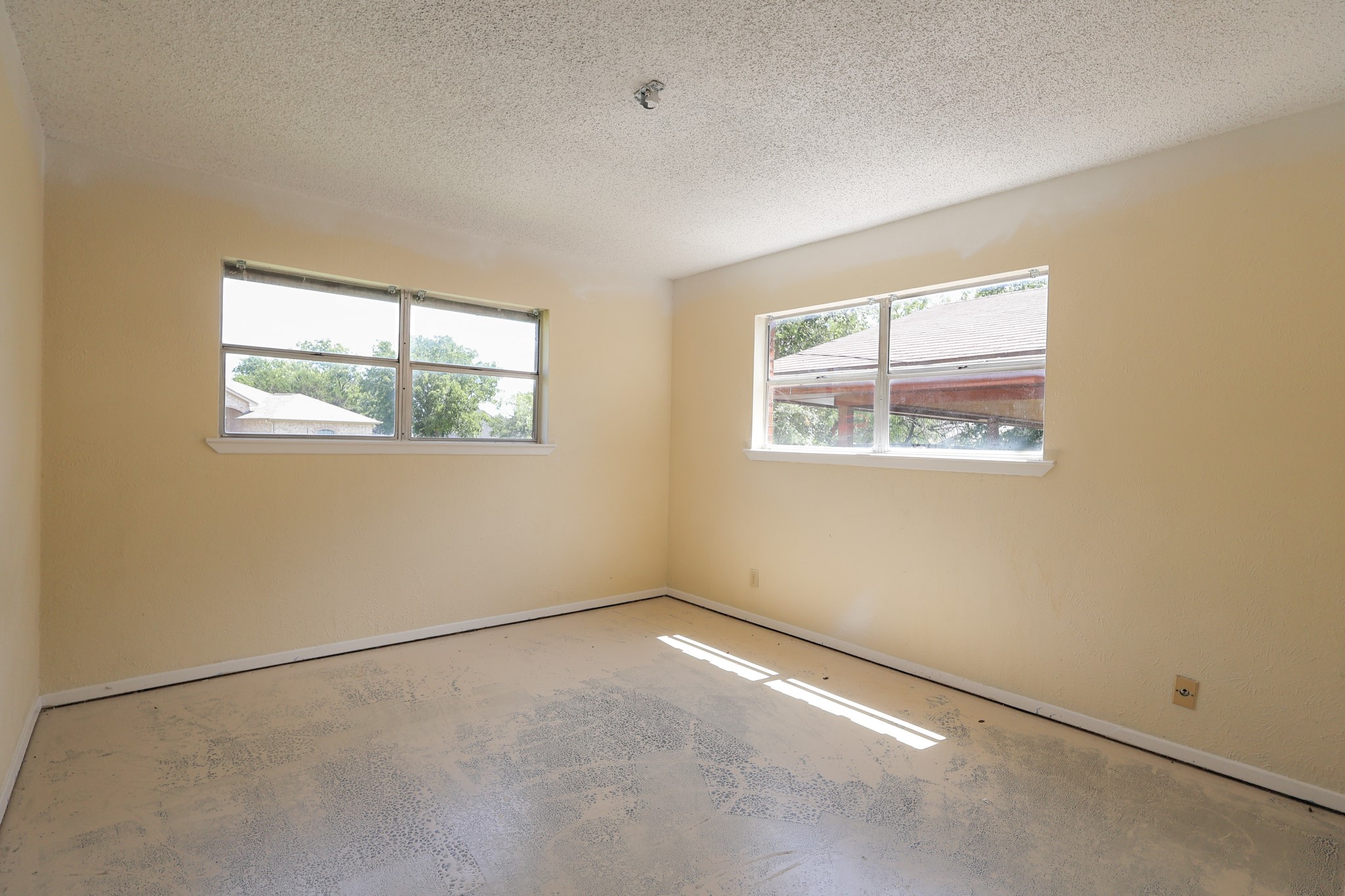1203 E Apache Trail Granbury TX 76048