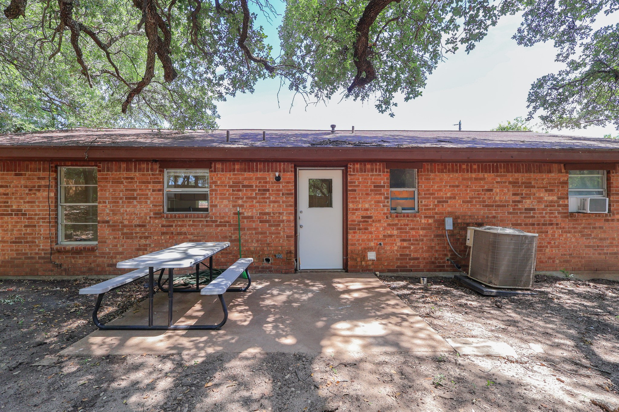1203 E Apache Trail Granbury TX 76048