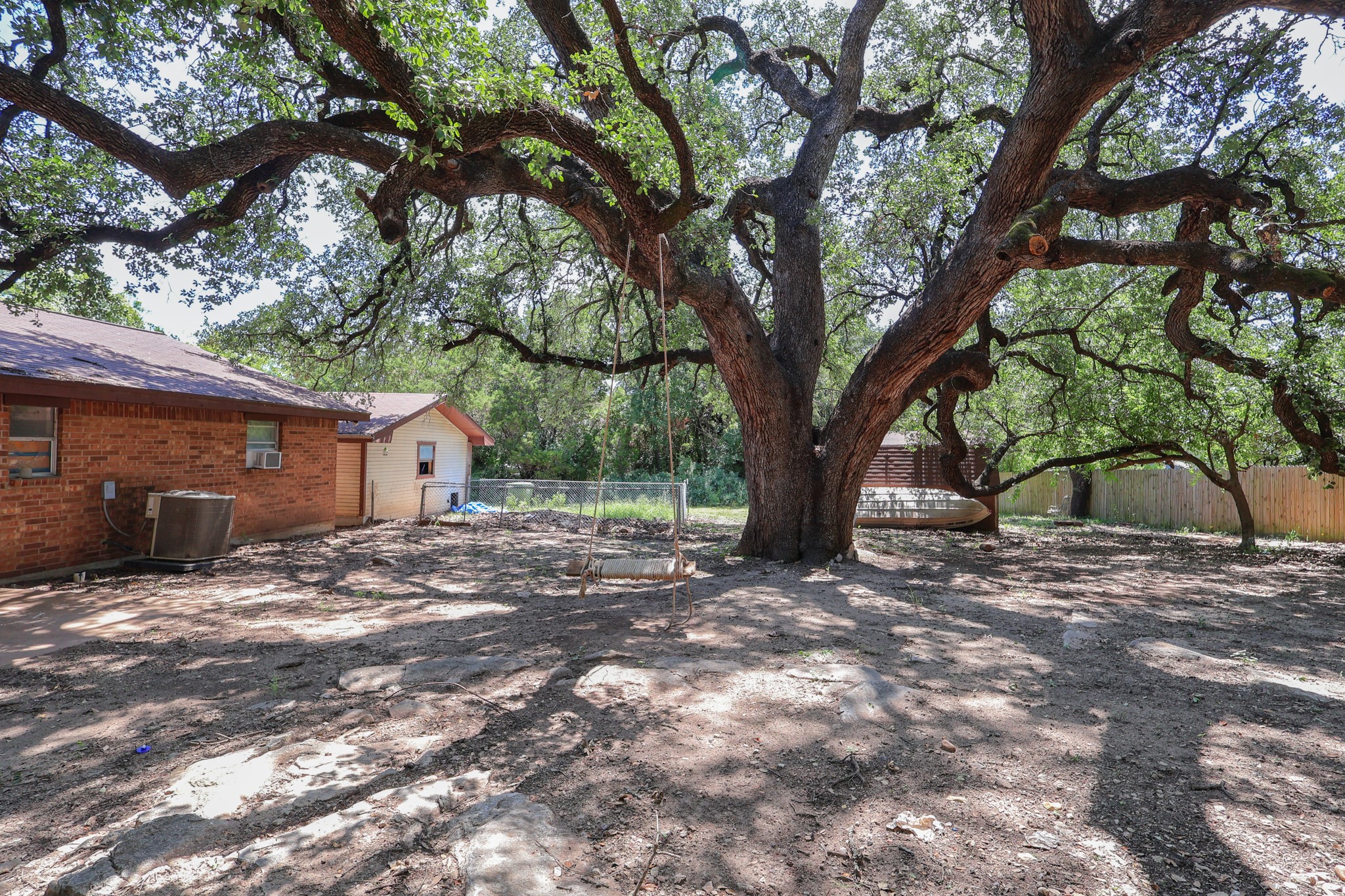 1203 E Apache Trail Granbury TX 76048