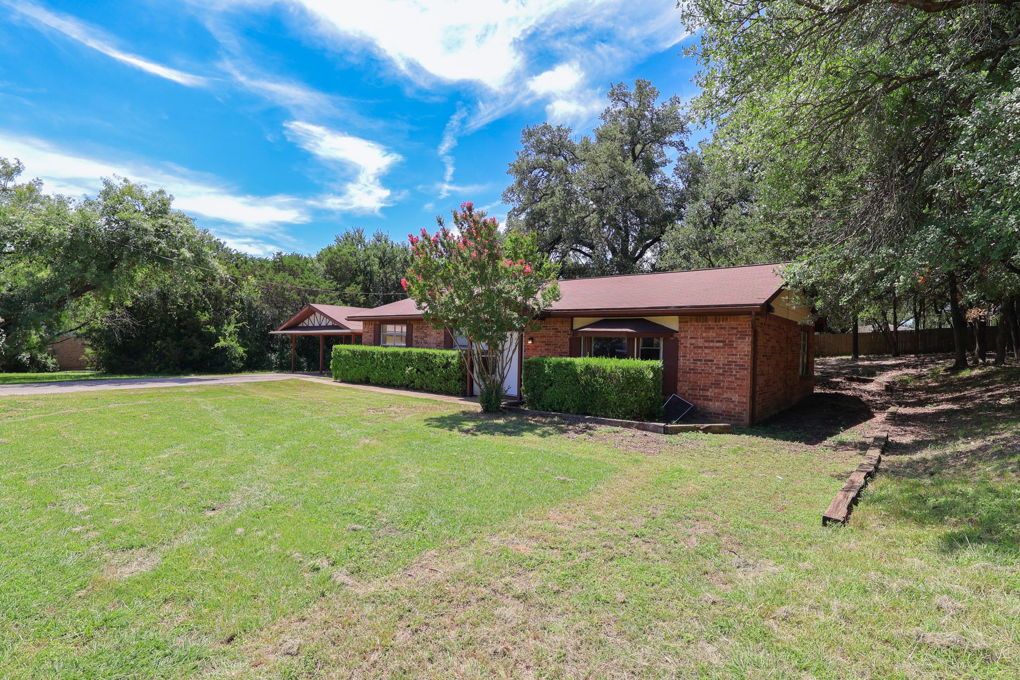 1203 E Apache Trail Granbury TX 76048