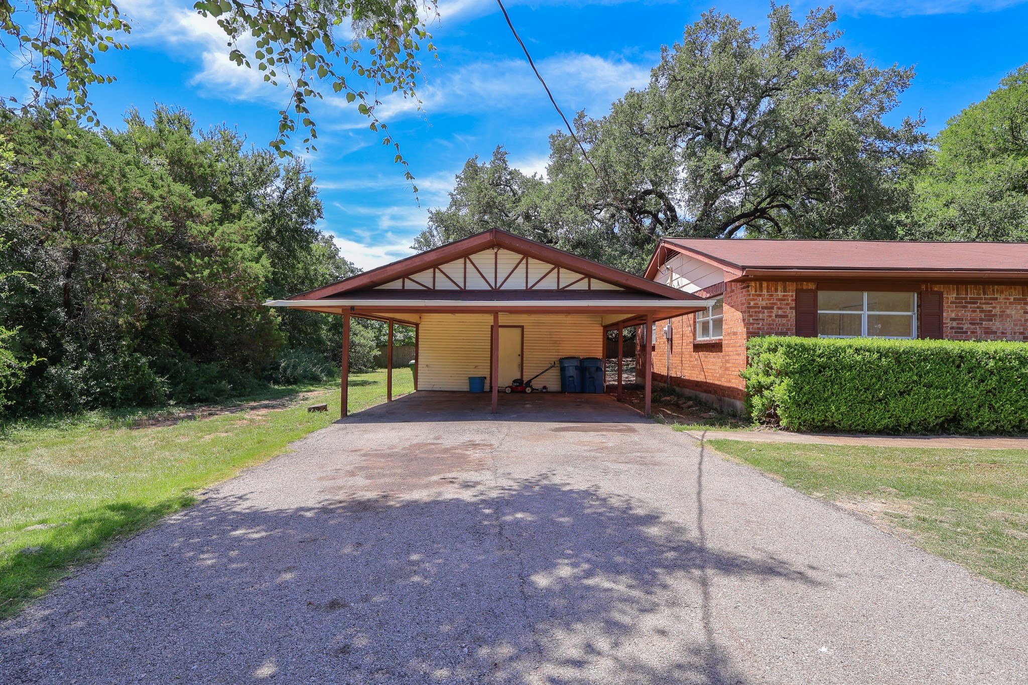 1203 E Apache Trail Granbury TX 76048