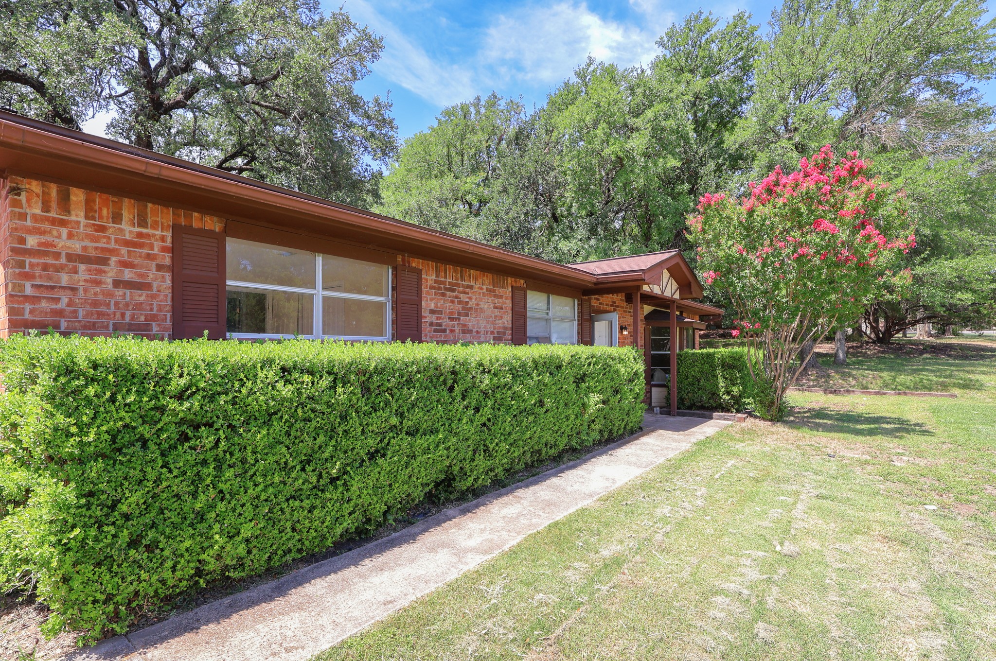 1203 E Apache Trail Granbury TX 76048