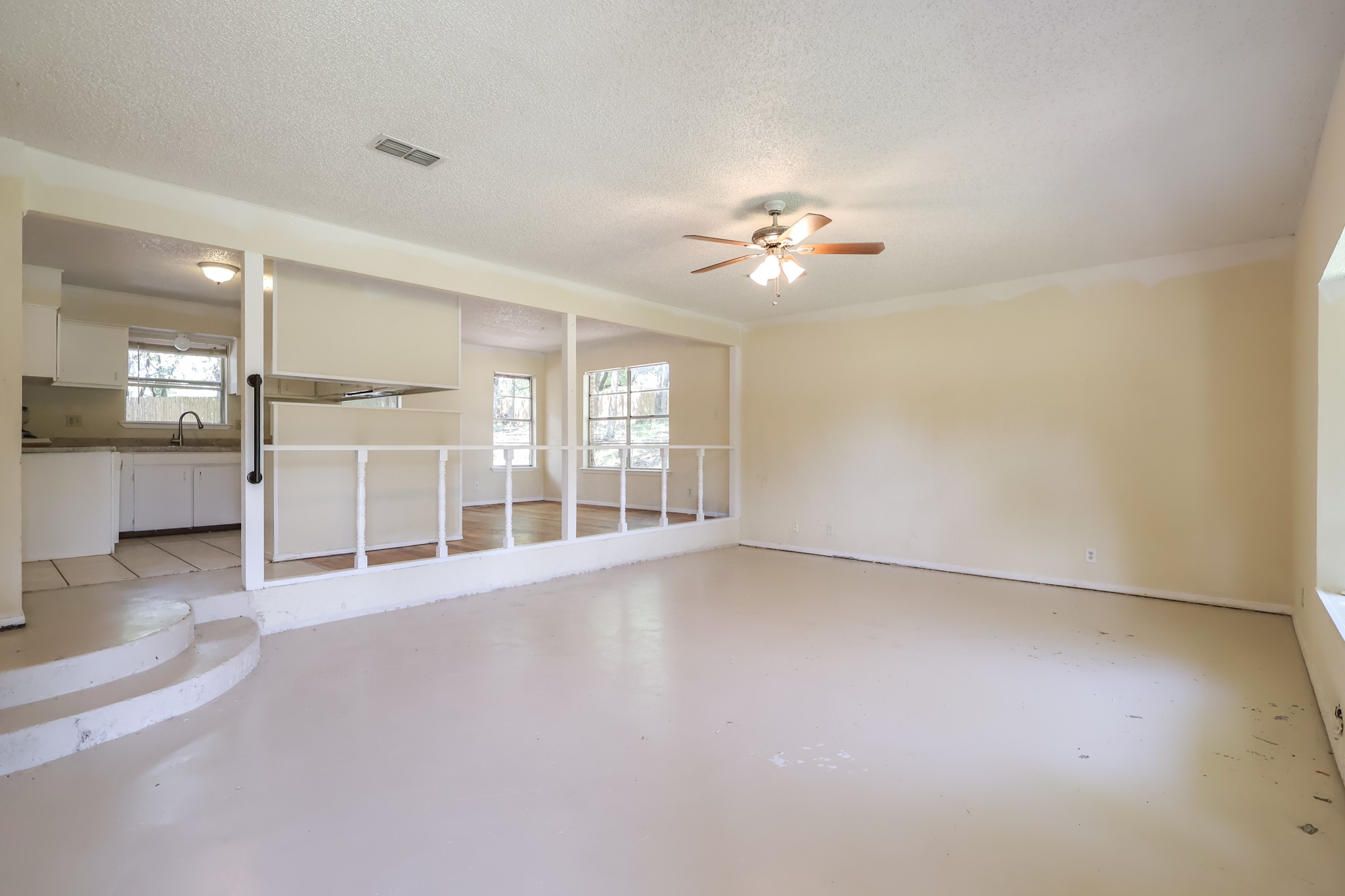 1203 E Apache Trail Granbury TX 76048