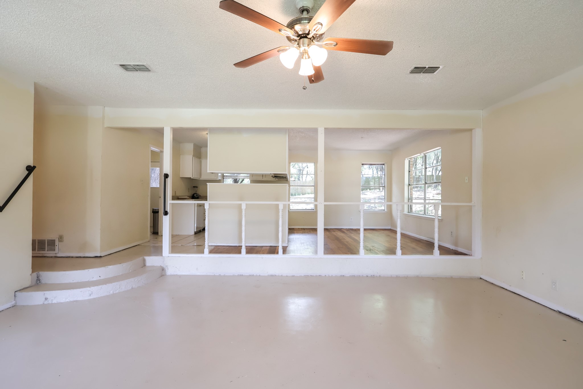 1203 E Apache Trail Granbury TX 76048