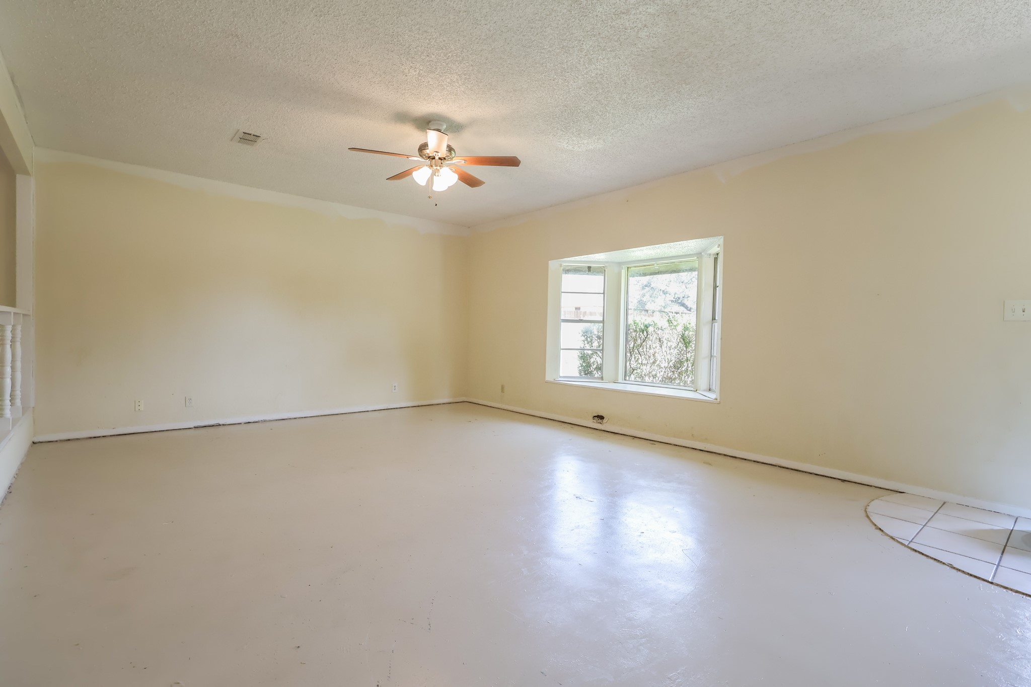 1203 E Apache Trail Granbury TX 76048