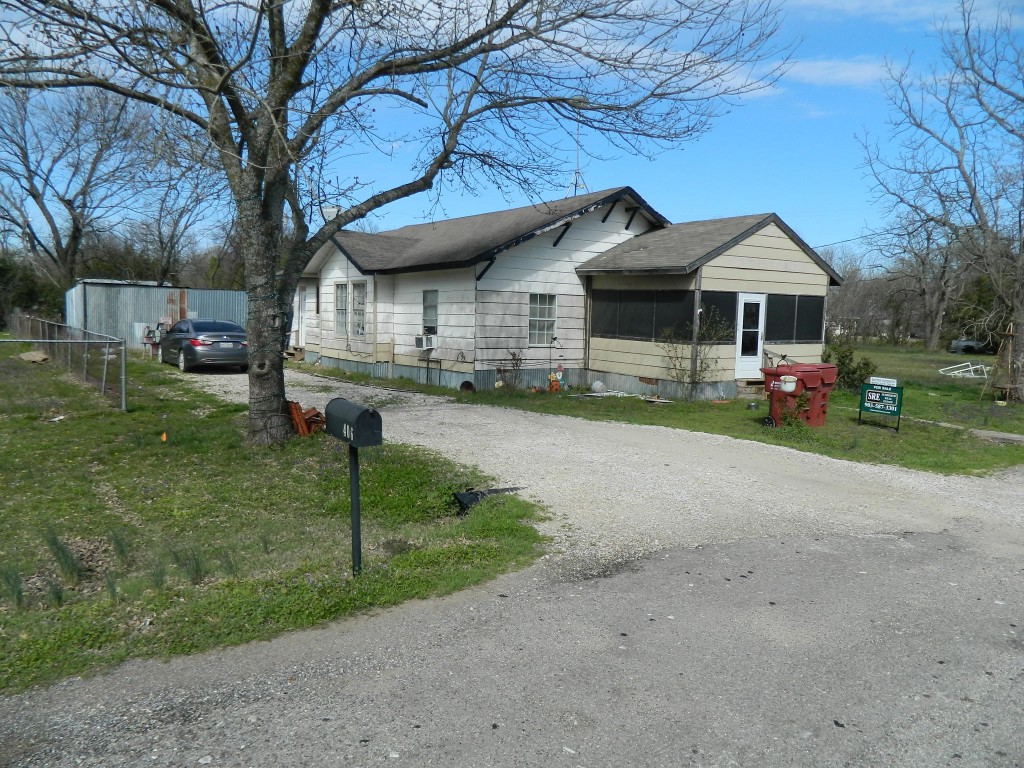 406 E Grayson Street Leonard TX 75452