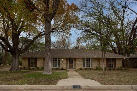 1719 S Pecan Street Arlington TX 76010