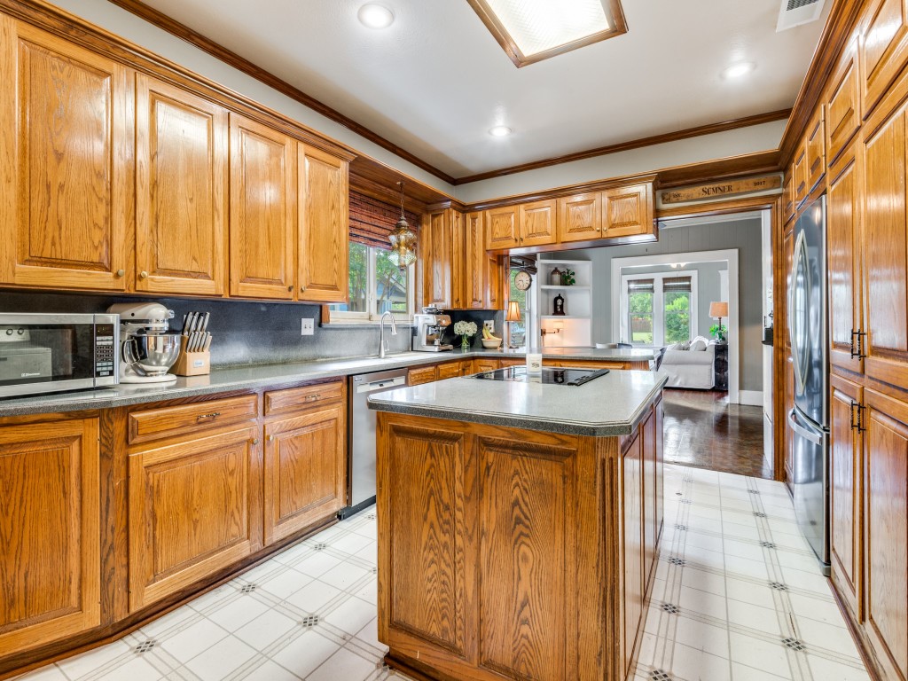 1107 E Marvin Avenue Waxahachie TX 75165
