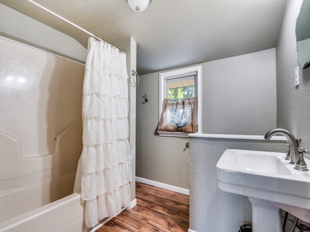 1107 E Marvin Avenue Waxahachie TX 75165