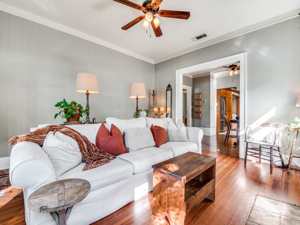 1107 E Marvin Avenue Waxahachie TX 75165