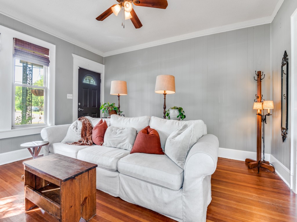 1107 E Marvin Avenue Waxahachie TX 75165