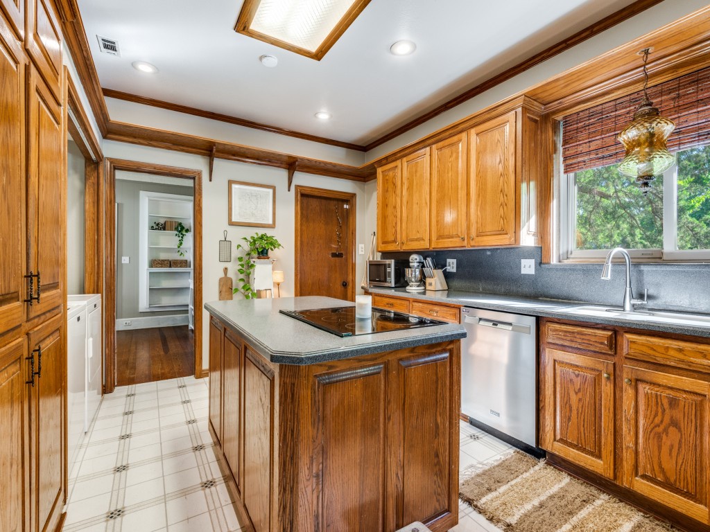 1107 E Marvin Avenue Waxahachie TX 75165