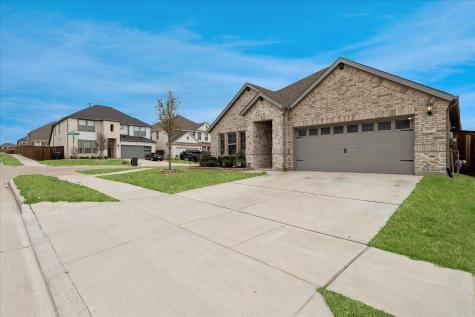 5557 Castle Peak Bend Fort Worth TX 76126