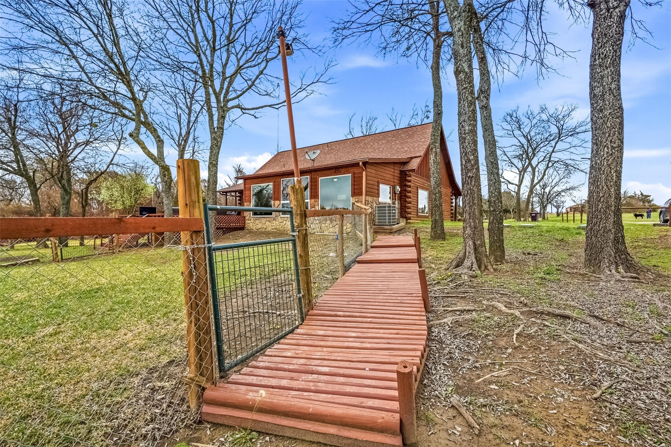 17311 E Us-82 Honey Grove TX 75446