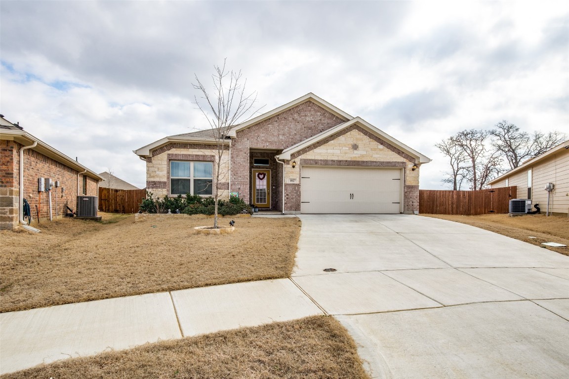 1027 Eastland Lane Aubrey TX 76227