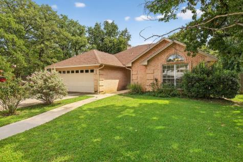420 Meadowcrest Drive Azle TX 76020