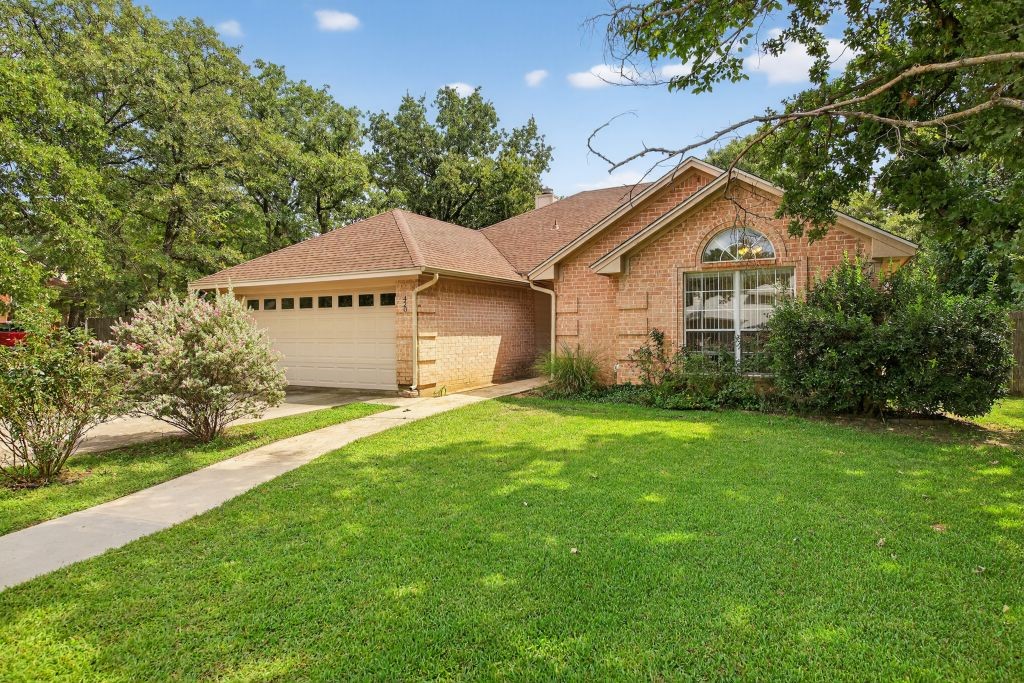 420 Meadowcrest Drive Azle TX 76020