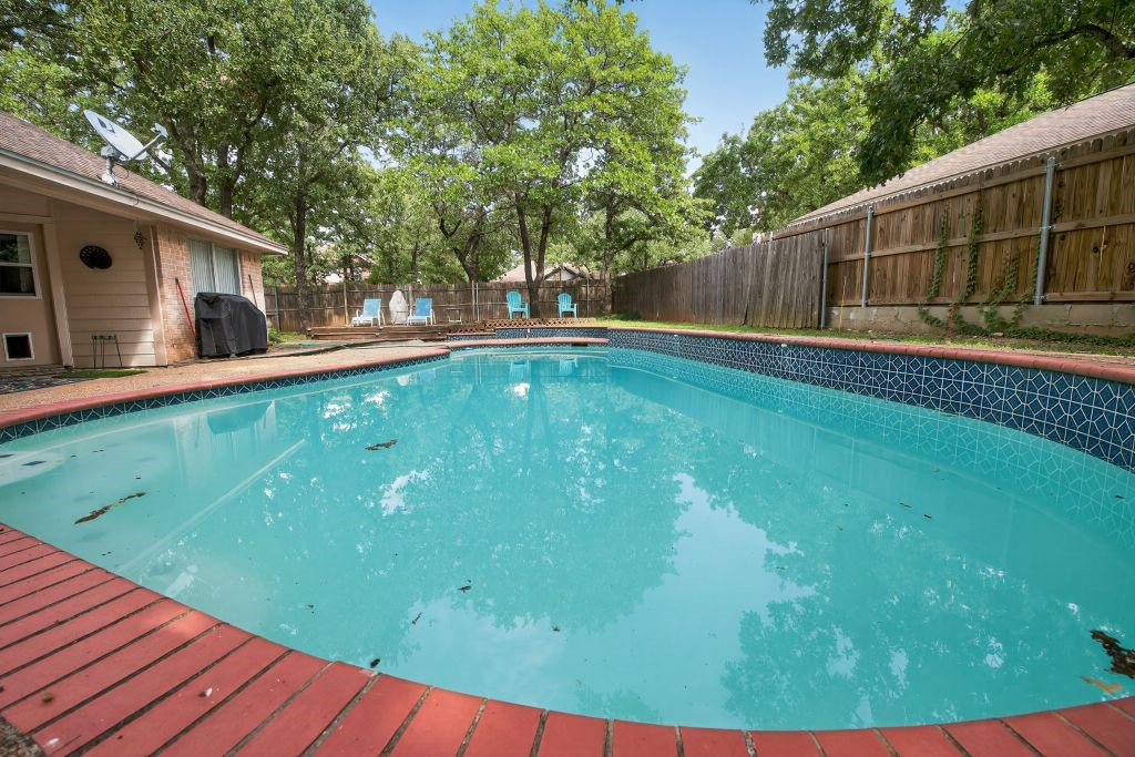 420 Meadowcrest Drive Azle TX 76020