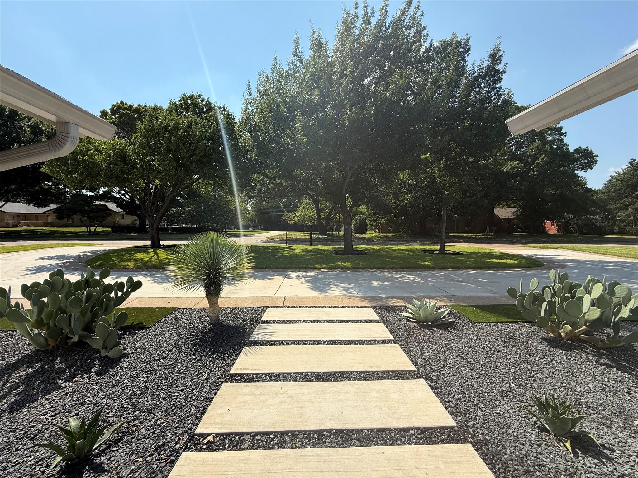 6522 Ridgeview Circle Dallas TX 75240