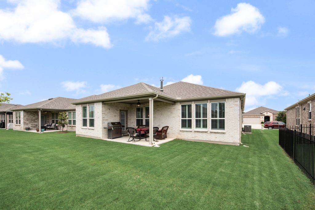 9201 Twilight Trail Mckinney TX 75071