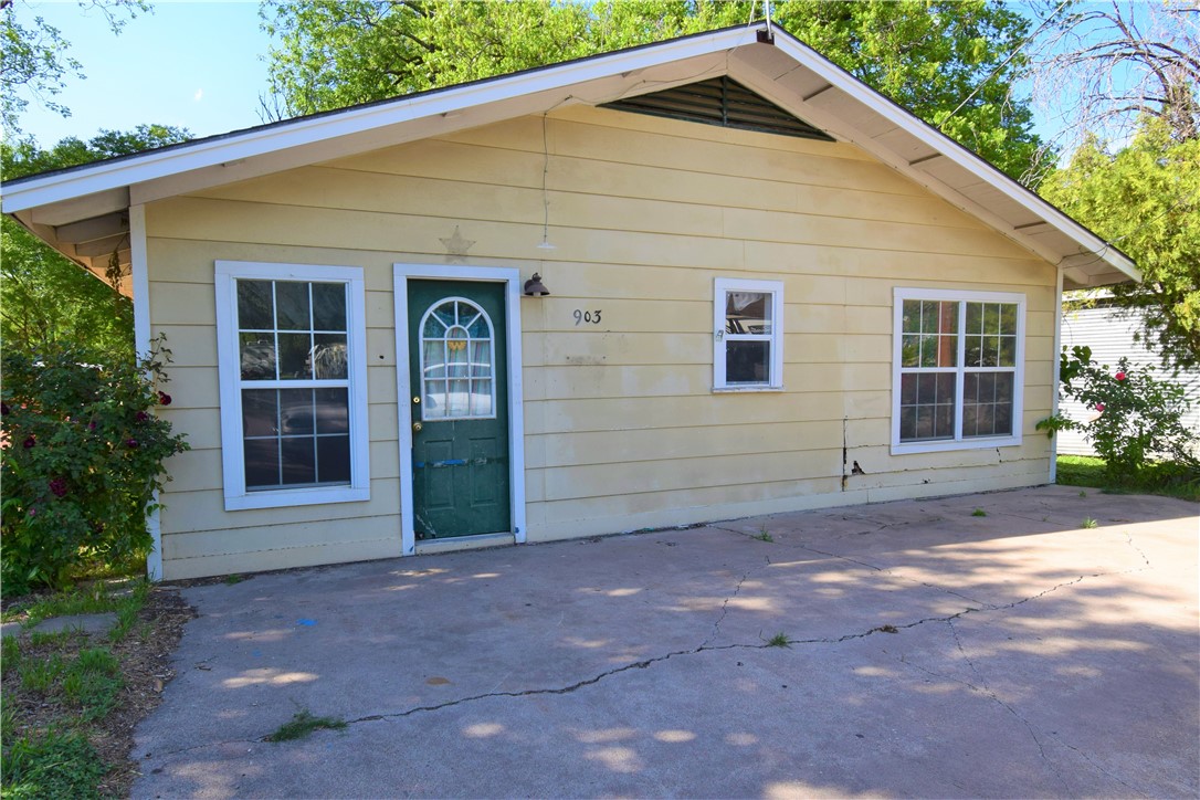 903 W 9th Street Clifton TX 76634
