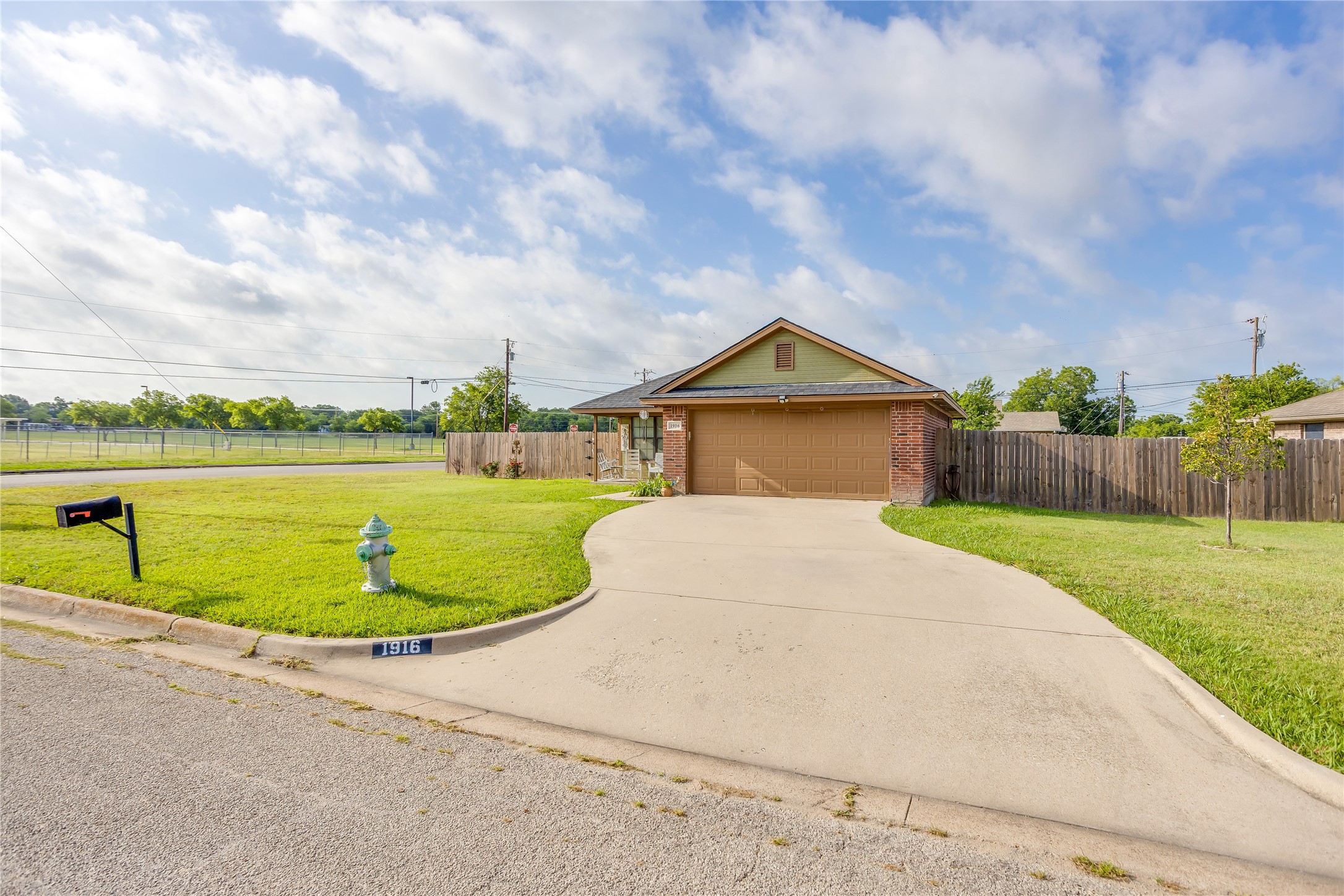 1916 14th Street Mineral Wells TX 76067
