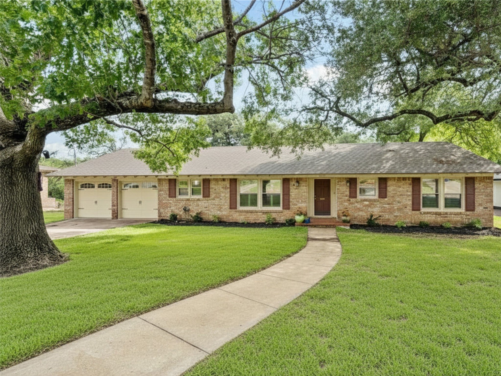2325 Wooded Acres Waco TX 76710
