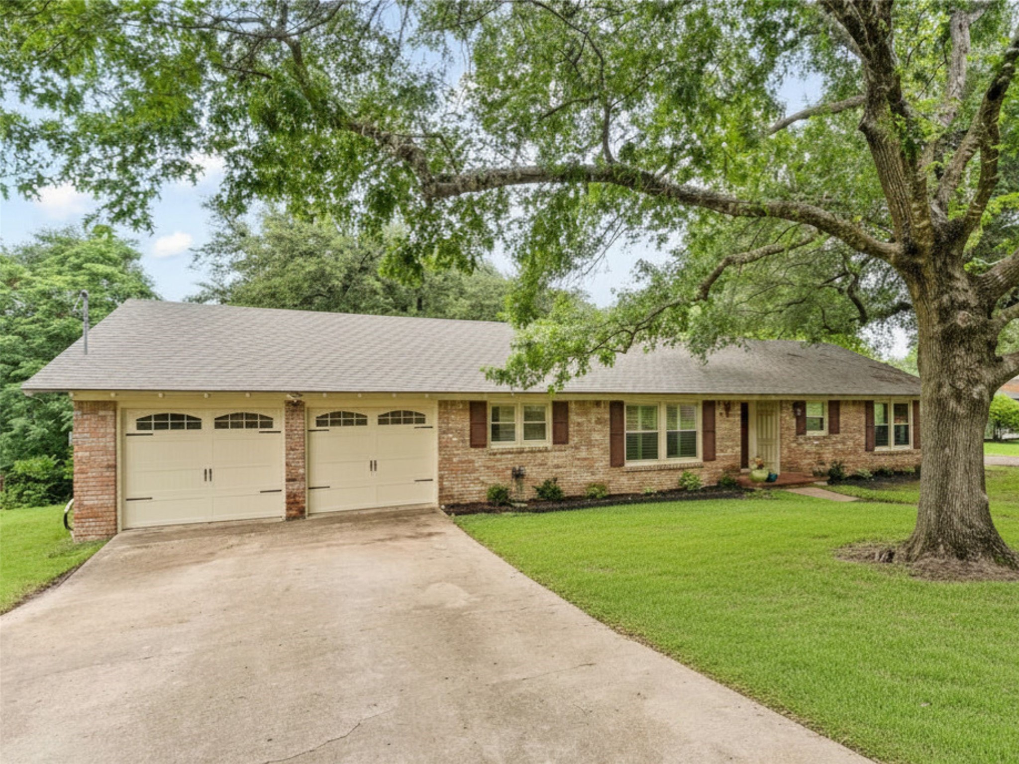 2325 Wooded Acres Waco TX 76710